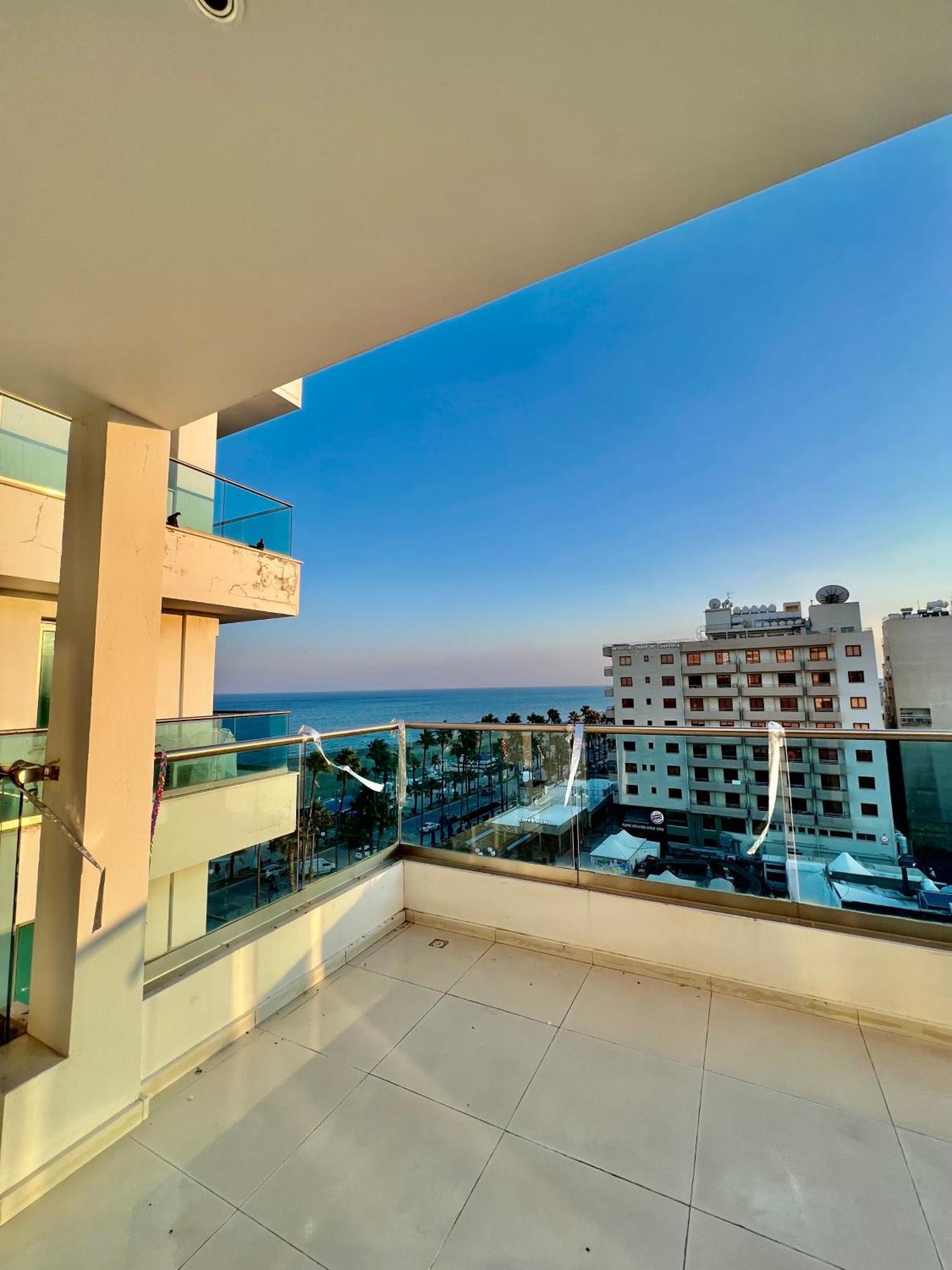 Aphrodite Plaza Larnaca Rum bild